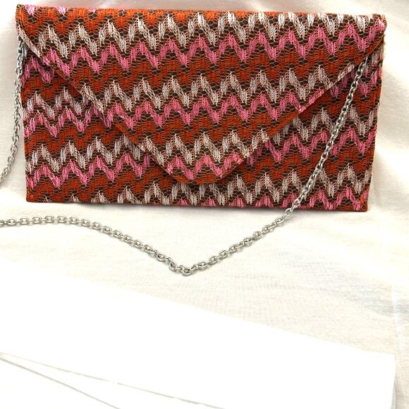 DESIGNER INSPIRED DESIGN, CLUTCH OR SHOULDER BAG. COMES WITH 46″INCH SILVER CHAI - Picture 10 of 16